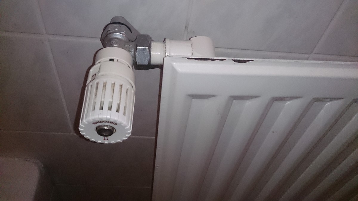 robinet-de-radiateur-thermostatique.jpg