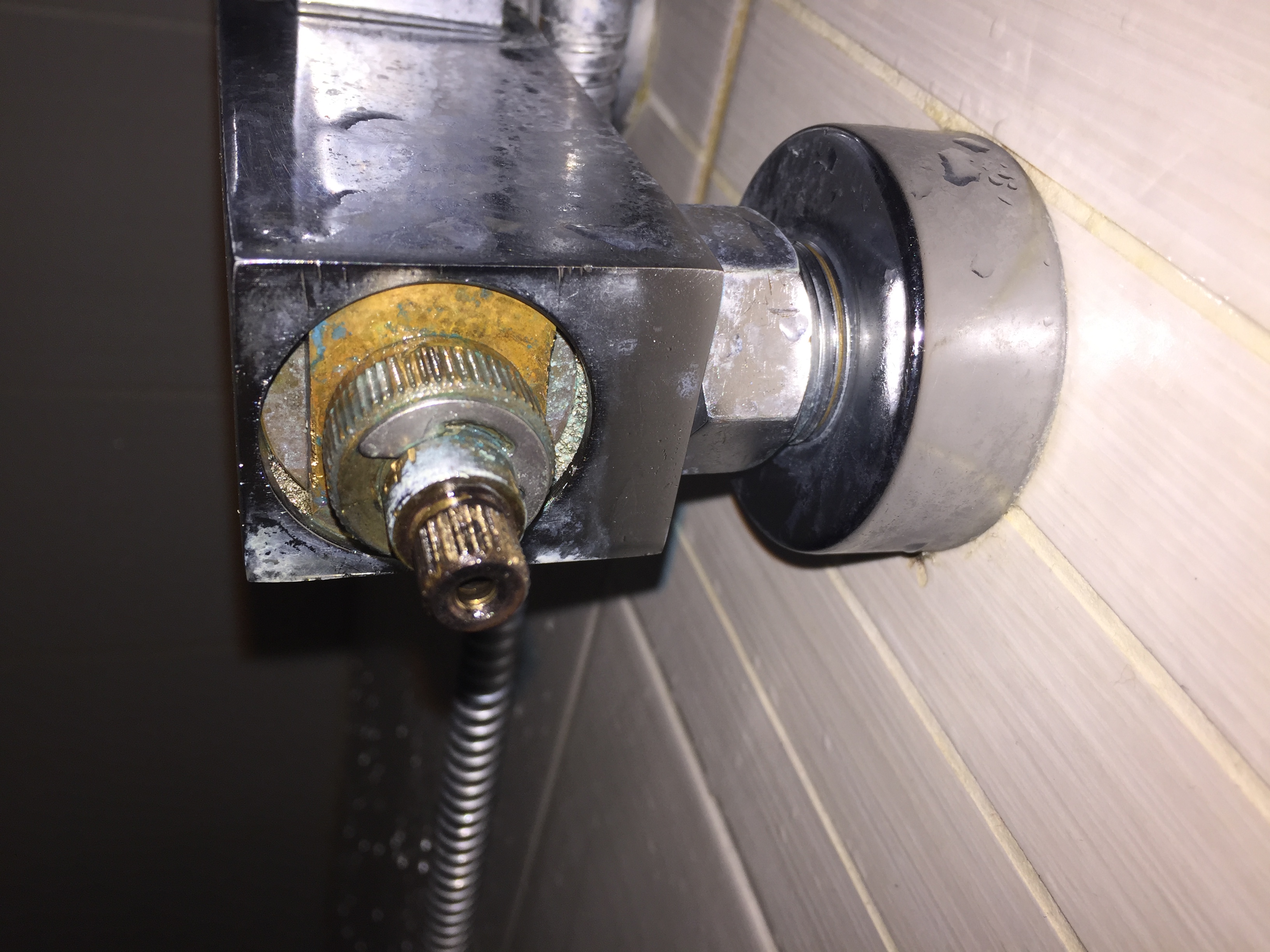 Remplacement de la cartouche thermostatique du robinet de douche