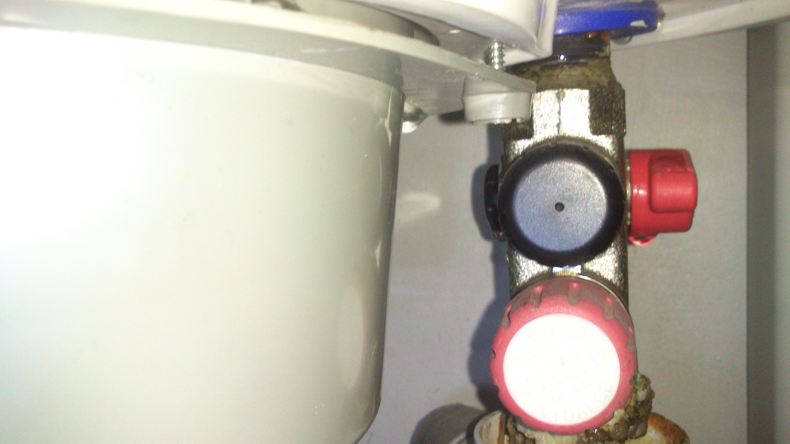 CHAUFFE EAU.jpg, 616.52 kb, 2560 x 1440