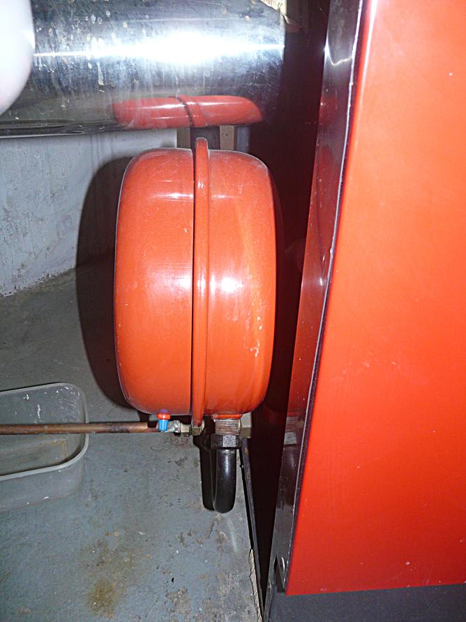 Vase expansion eau radiateurs.JPG, 92.93 kb, 668 x 891
