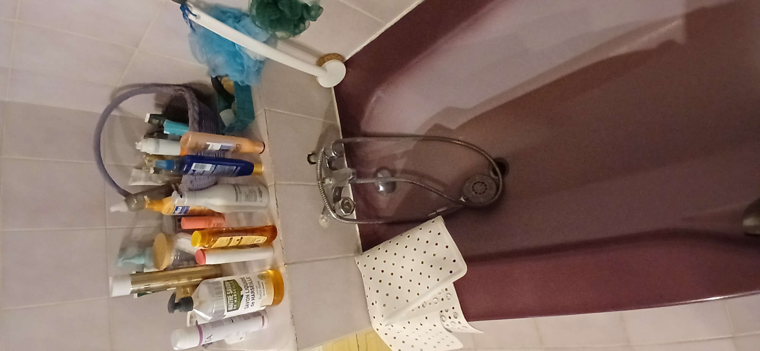 Baignoire actuelle.jpg, 1021.7 kb, 2560 x 1184