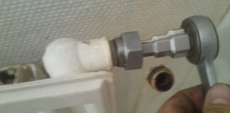 Visser l'écrou libre