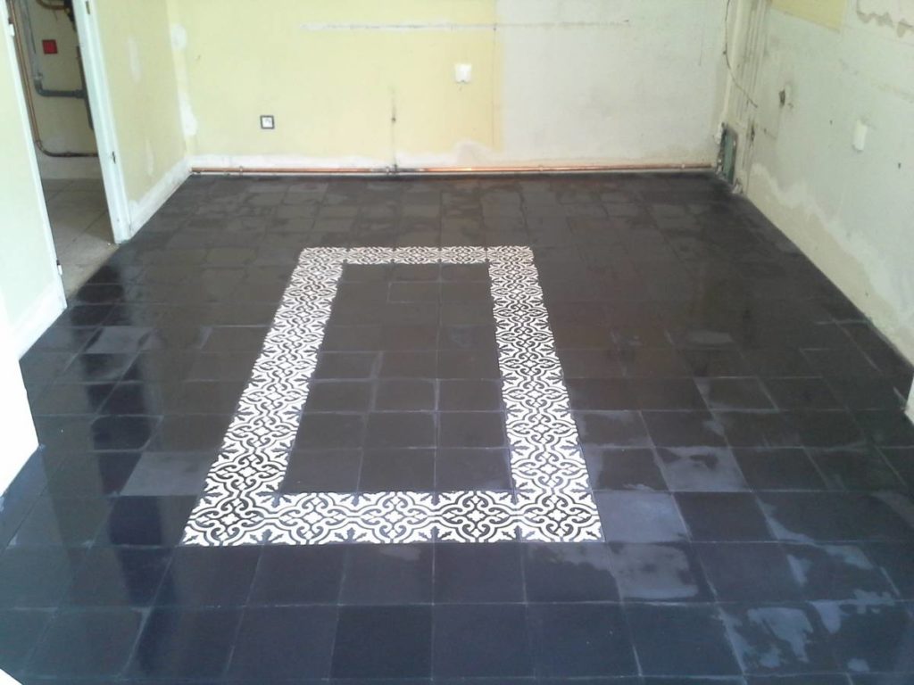 Pose de carreaux de ciment