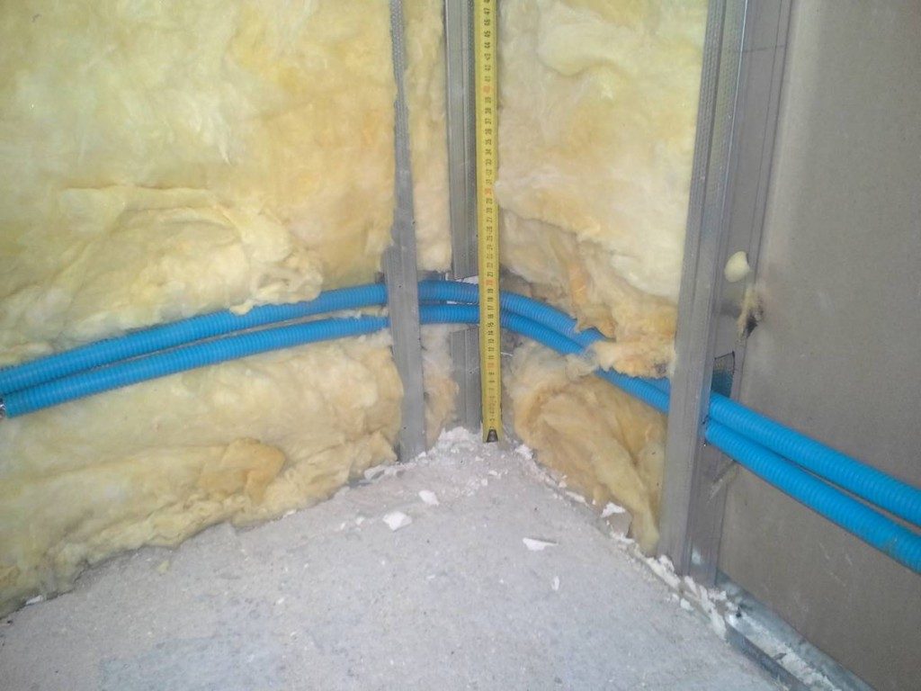 Passage des tuyaux dans les cloisons