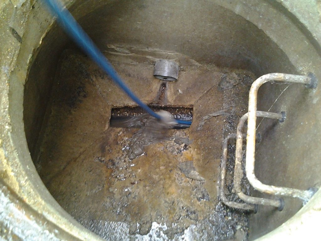 Tuyau très haute pression dans les égouts