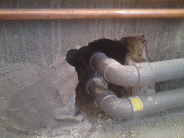 Trou dans la gaine technique