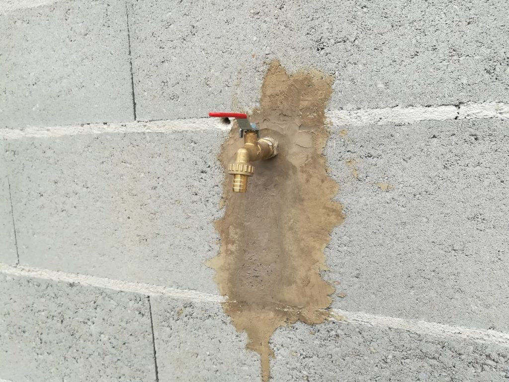 Sceller avec du ciment