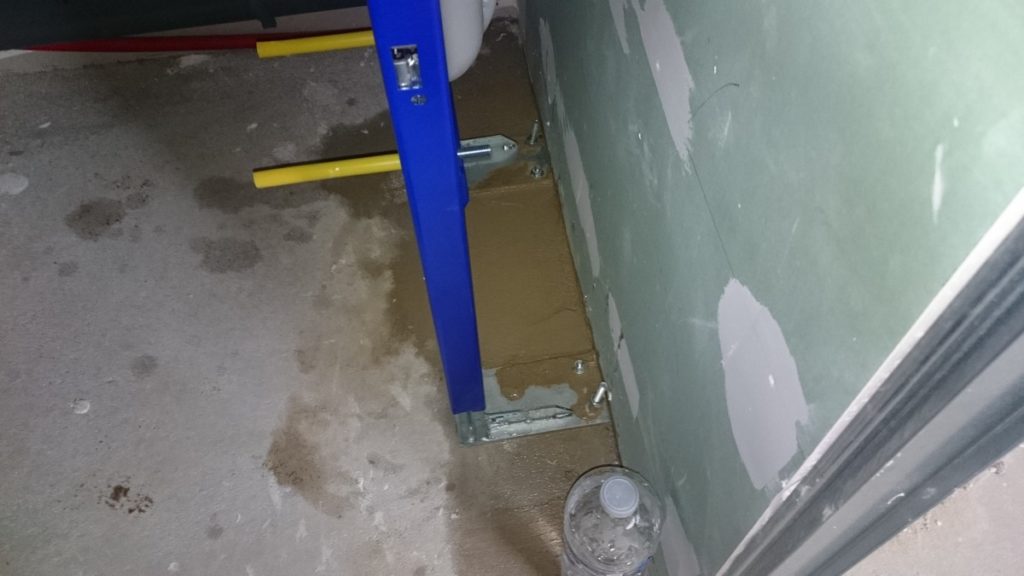 Fixer solidement au sol