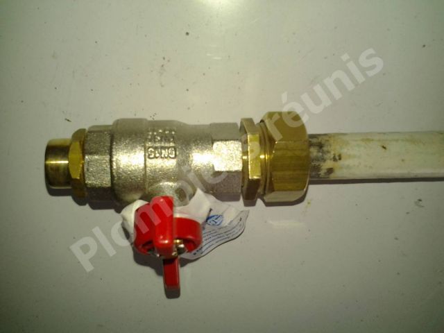 vanne en place sur acier