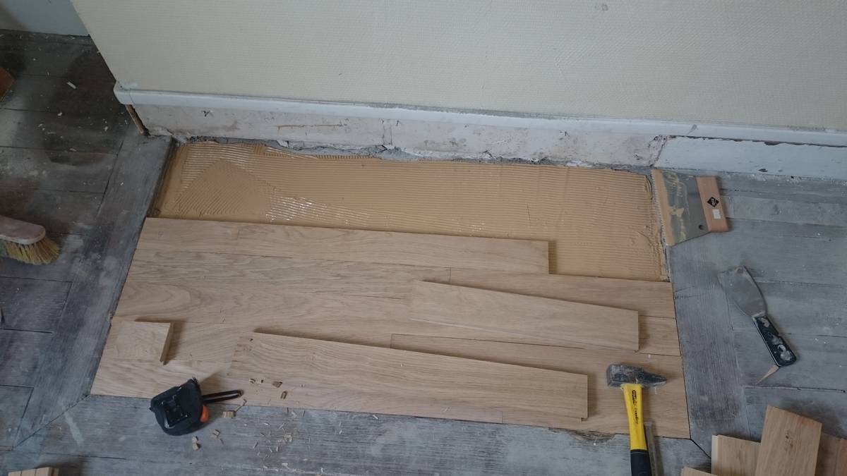 Poser le parquet collé