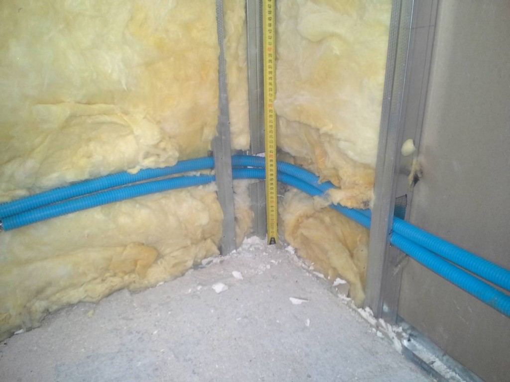 Passage des tuyaux dans les cloisons