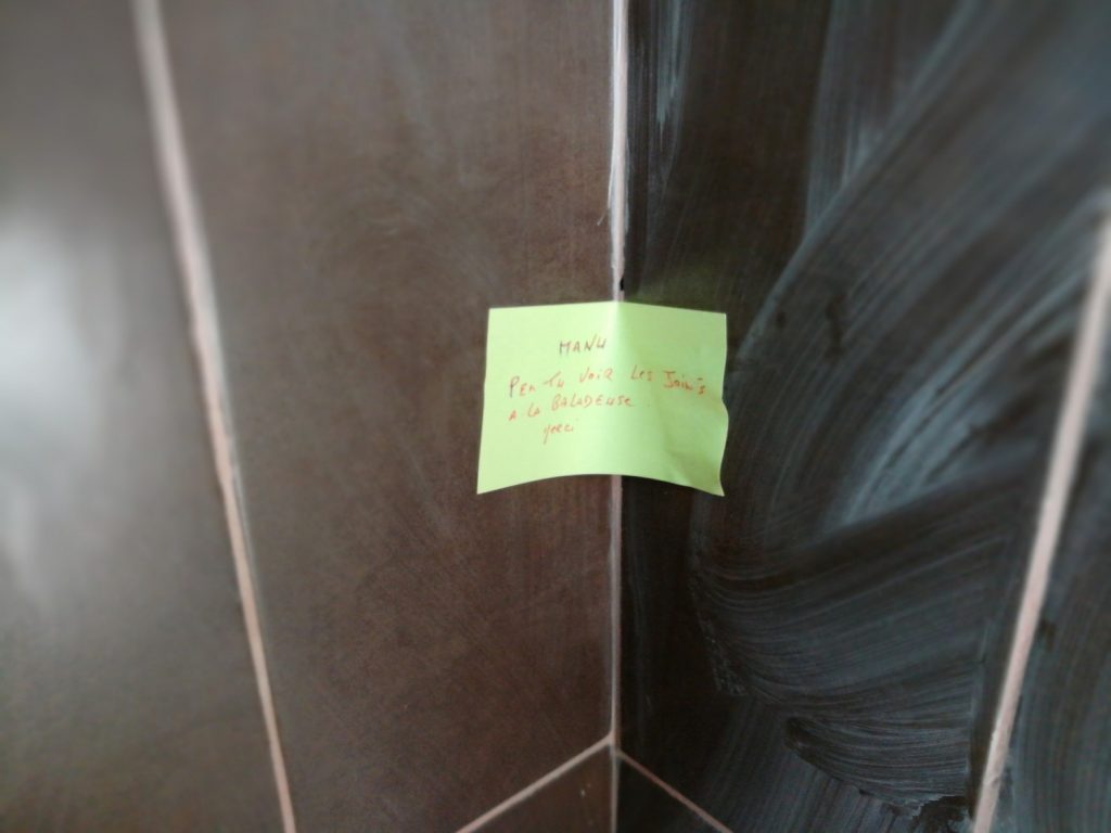 Trous sur le joints de faiience